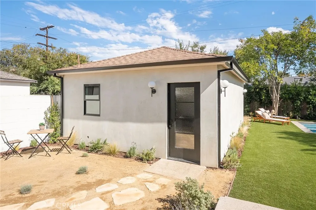 5444 Morella Ave, Valley Village, California 91607 home-pic-37